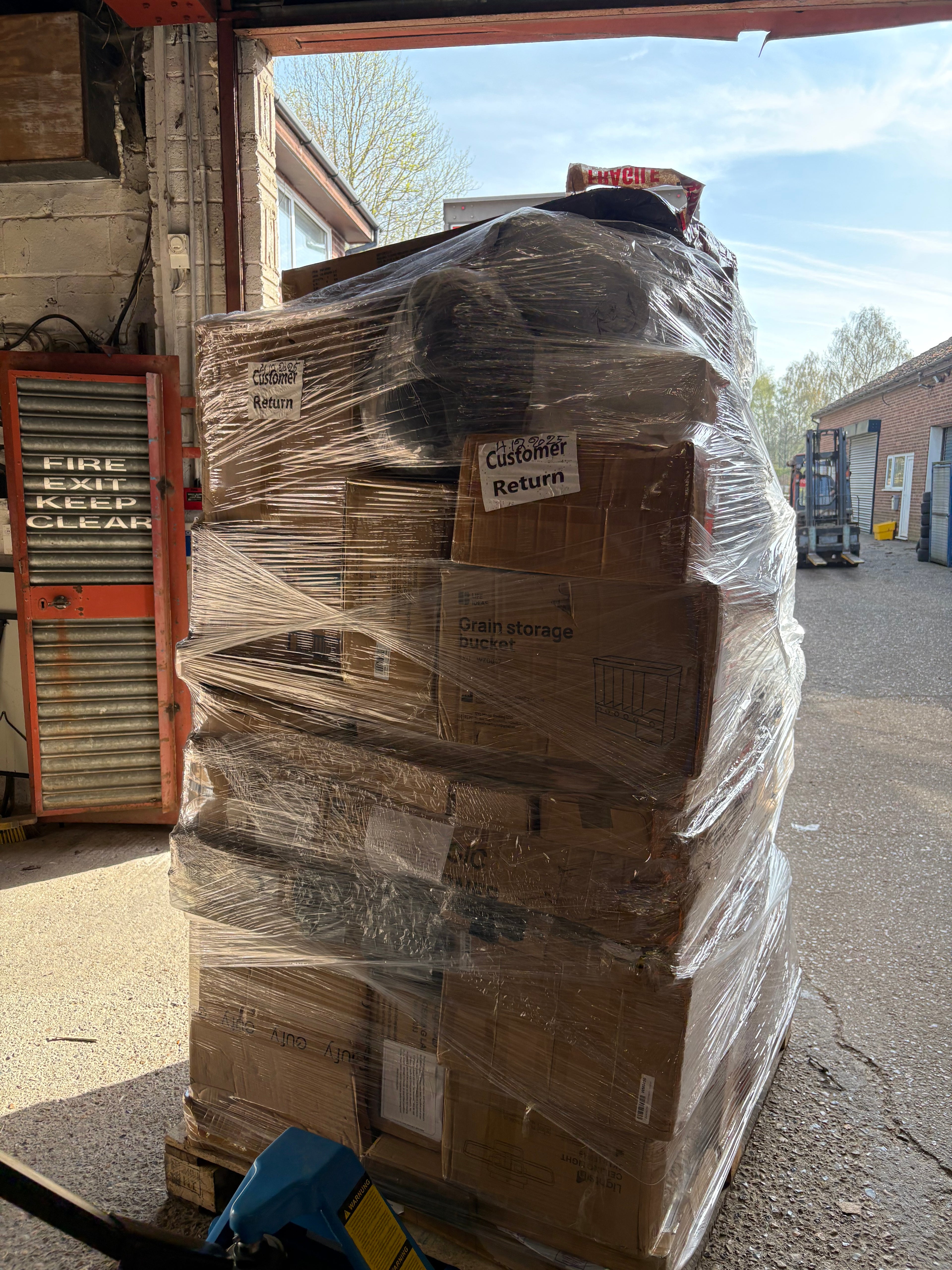 Monster 6.5ft living and home pallets