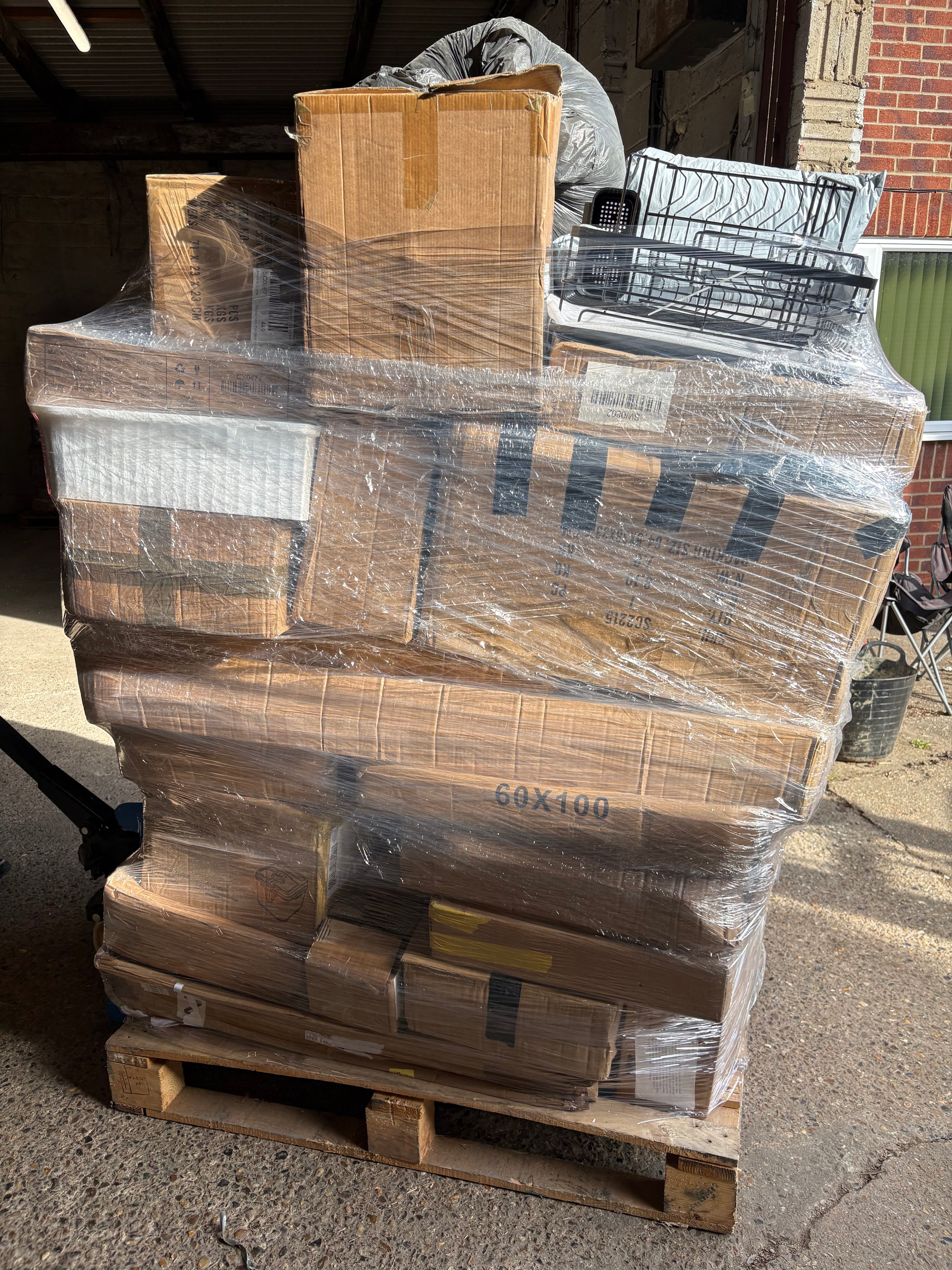 Monster 6.5ft living and home pallets