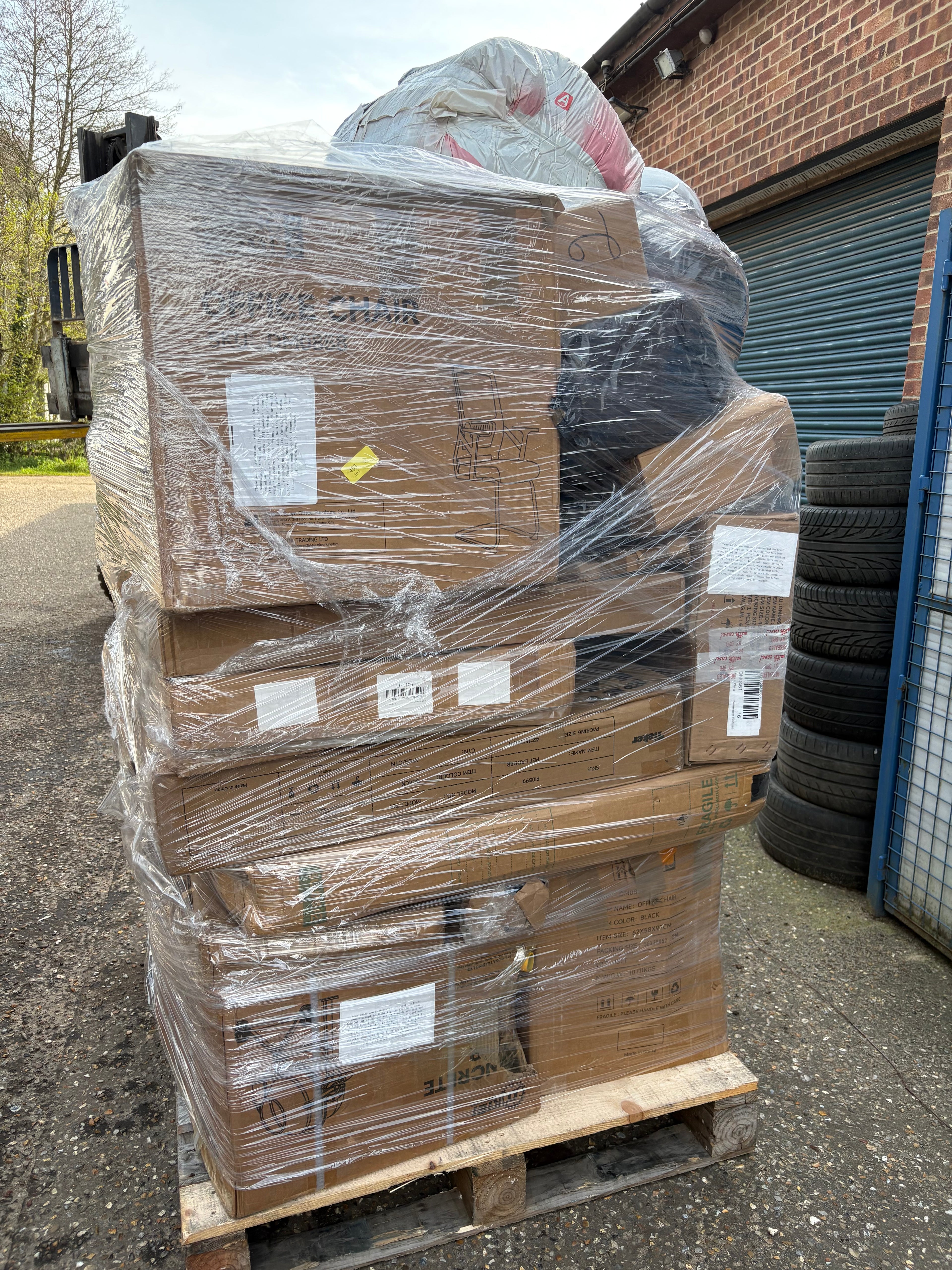 Monster 6.5ft living and home pallets