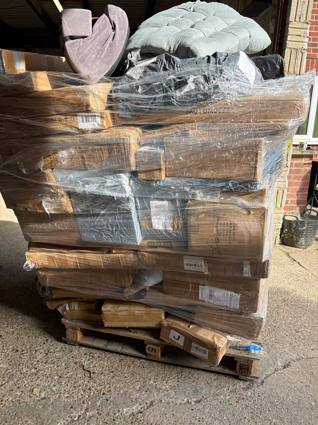 Monster 6.5ft living and home pallets